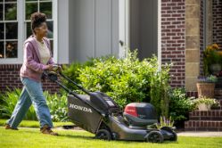 Honda HRN216VKA4 HRN-BV 21" Battery Self-Propelled Lawn Mower w/ 8Ah Battery & Charger - HON HRN216VKA4