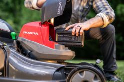 Honda HRX217VKA4 HRX-BV 21" Battery Self-Propelled Lawn Mower w/ 8Ah Battery & Charger - HON HRX217VKA4