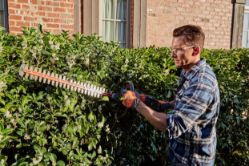 Husqvarna 967098606 115iHD55 36V 22" Cordless Battery Hedge Trimmer Kit (Battery & Charger Included) - HUS 967098606