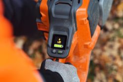 Husqvarna 970851818 550i XP 40V 18-Inch Professional Battery Chainsaw Kit w/ Battery & Charger - HUS 970851818