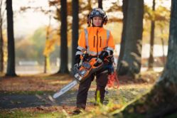 Husqvarna 970851820 550i XP 40V Battery Chainsaw Kit w/ 20" Bar, B330X Battery & C500X Charger - HUS 970851820
