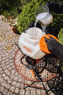 STIHL SGA 60 Battery Backpack Sprayer Kit w/ AK 10 Battery & AL 101 Charger - STI SGA 60
