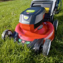 Toro 21356 21" 60V Recycler Self-Propelled Walk Behind Lawn Mower w/ 6.0 Ah Battery & Charger - TOR 21356