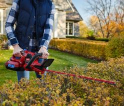 Toro 51840 60V MAX 24" Hedge Trimmer w/ 2.5Ah Battery & Charger - TOR 51840